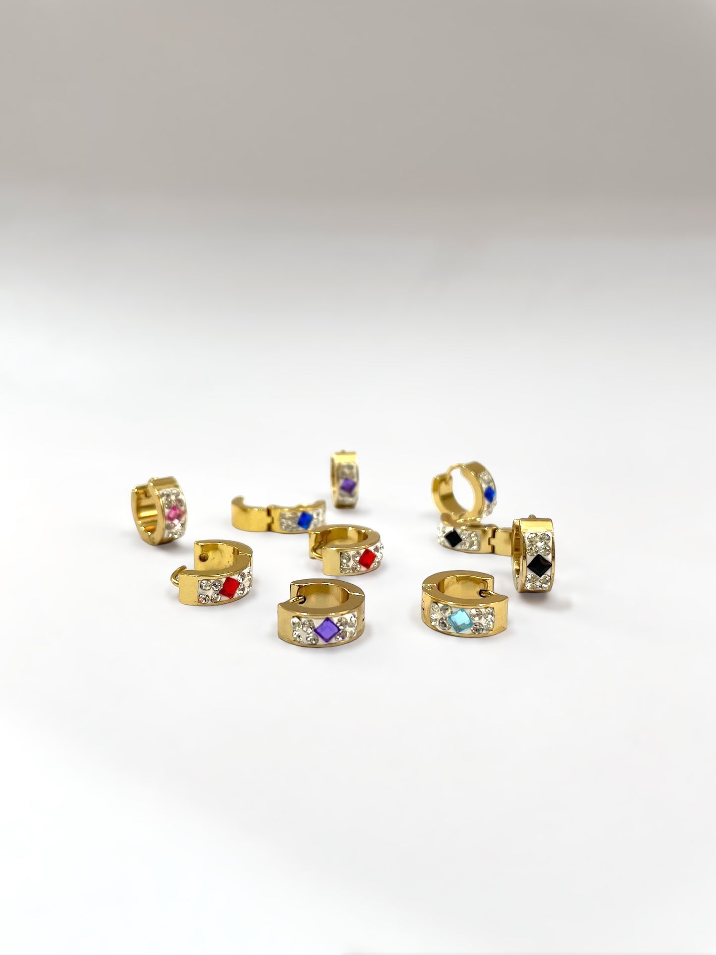Argolla Dorada con Strass Multicolor (tira de 1/2 docena)