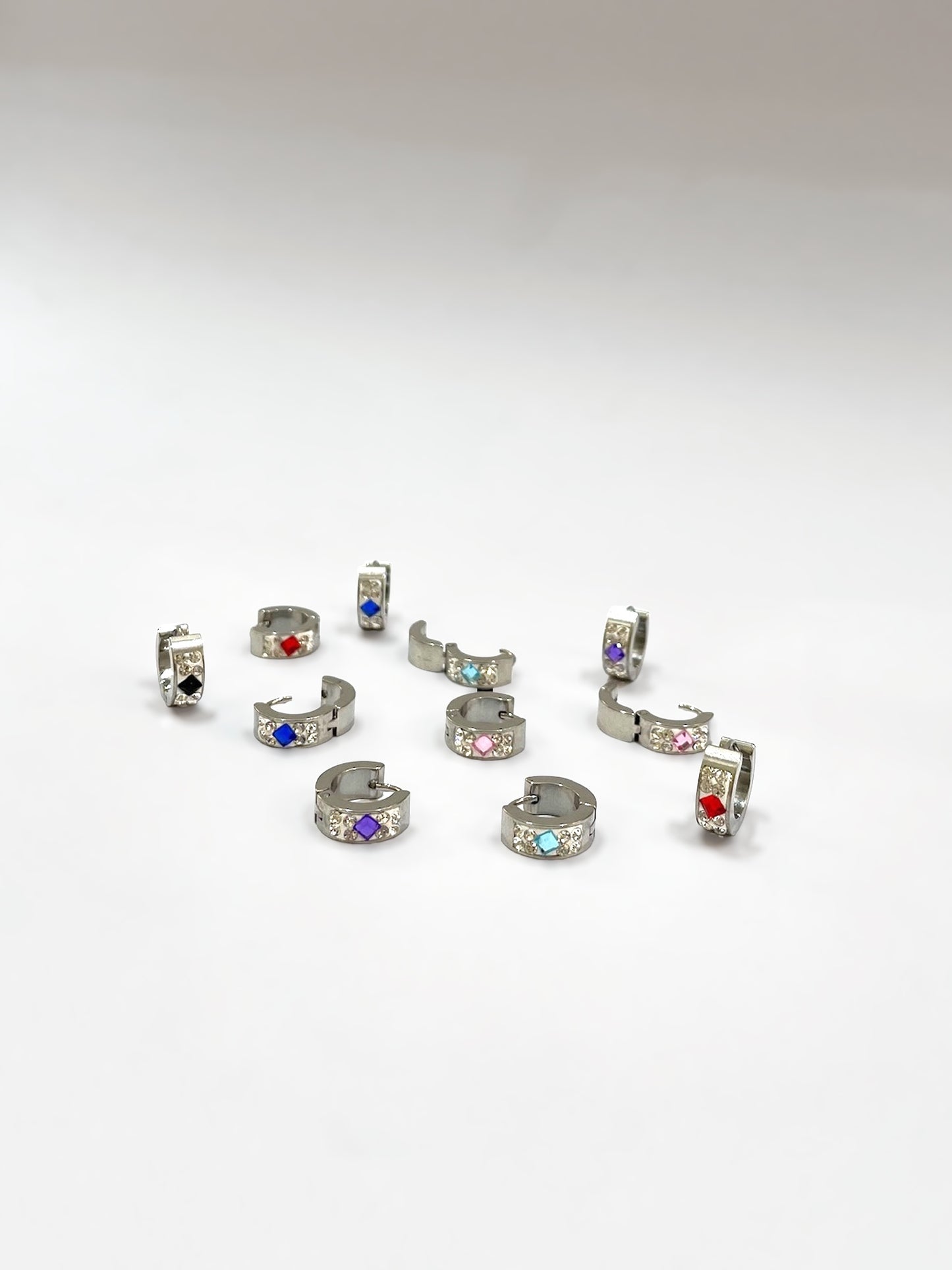 Argolla plateada con Strass Multicolor (tira de 1/2 docena)