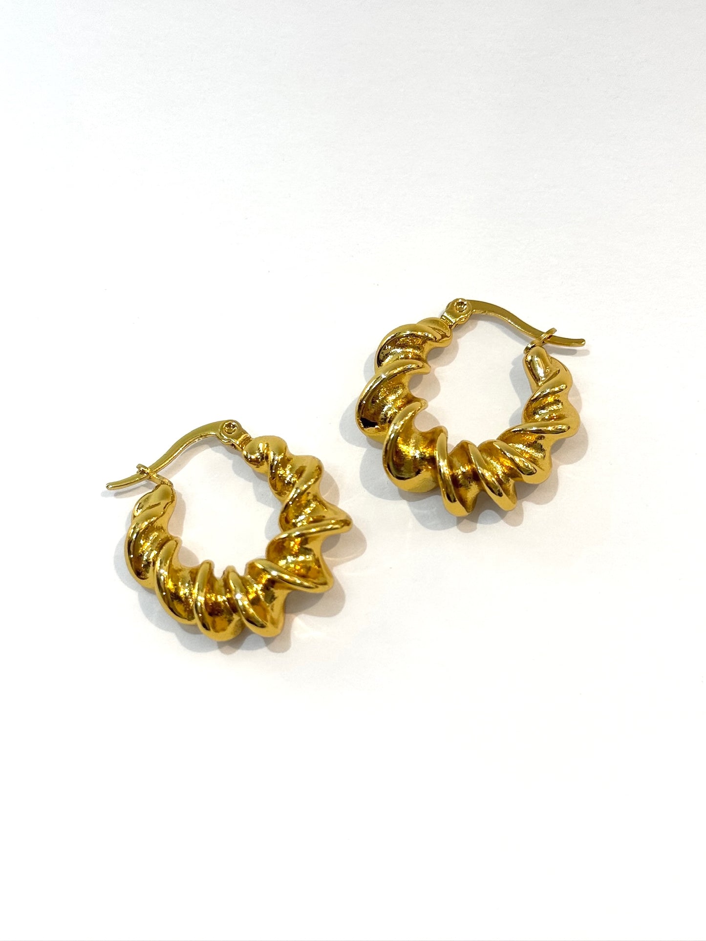 Aros de acero modelo #652 dorado