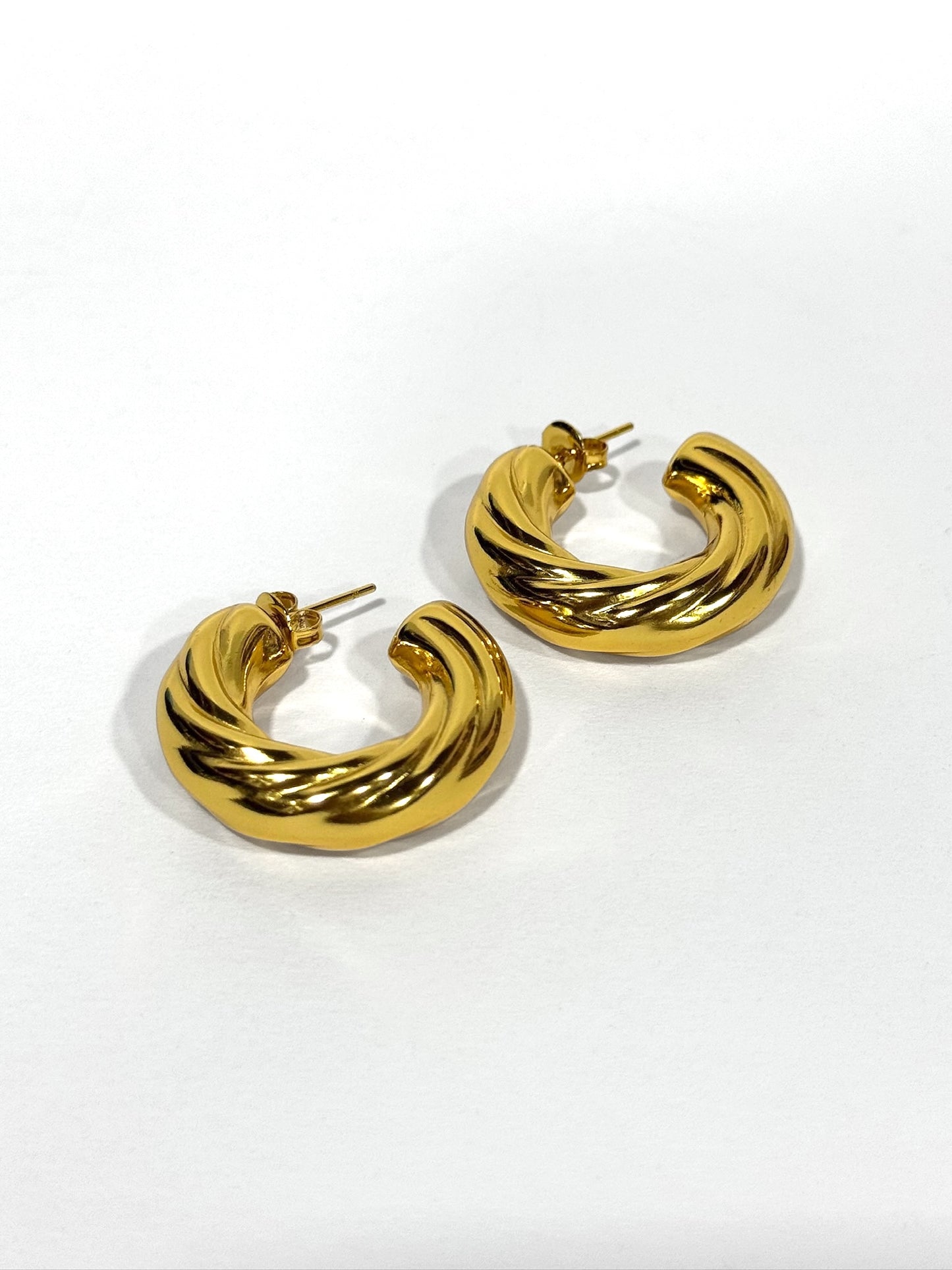 Aros de acero modelo #650 dorado