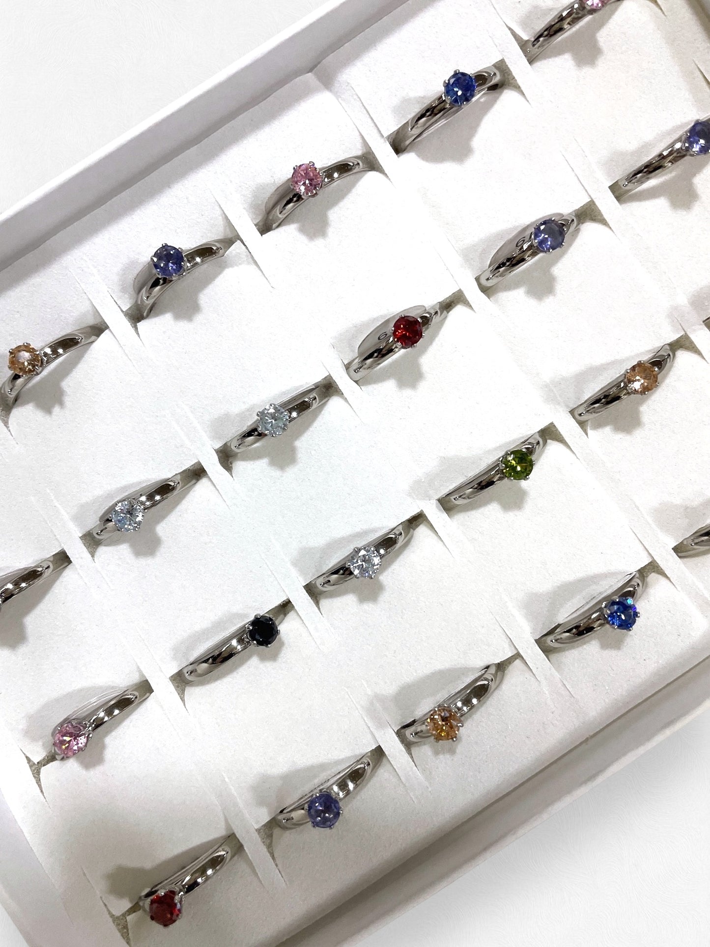 #20_ 24 ARGOLLA CIRCULAR CON PIEDRA P