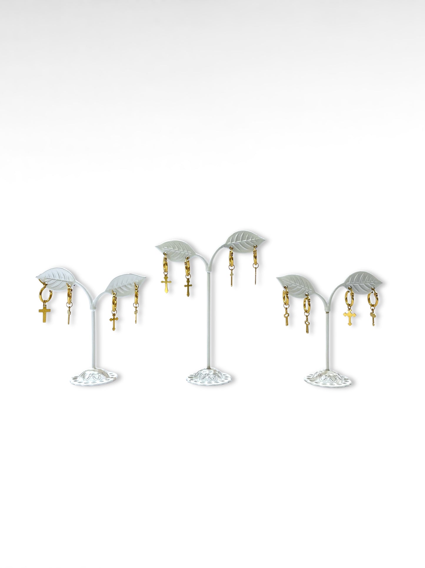 Argolla delgada con cruz dorada