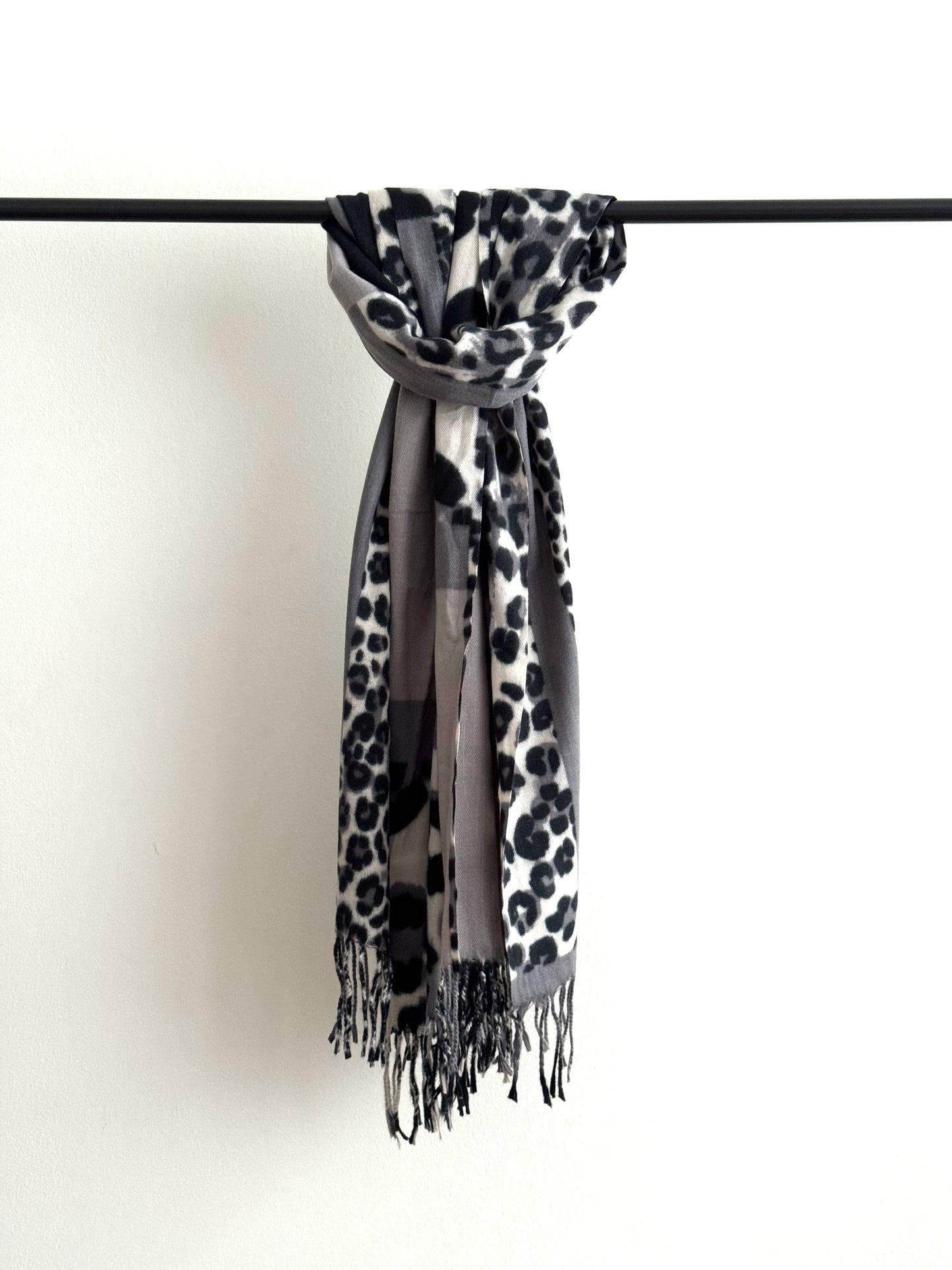 Bufanda Animal Print # Gris