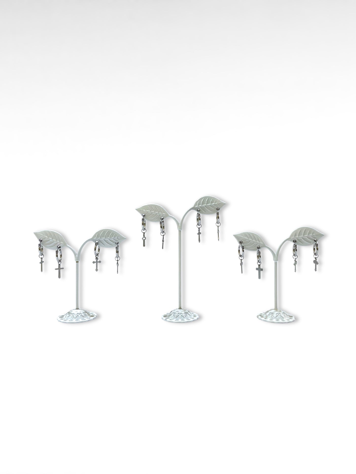 Argolla delgada con cruz plateada