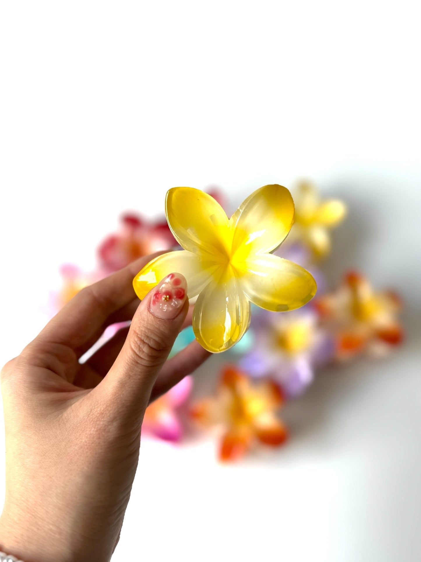 Pinche de flores hawaianas